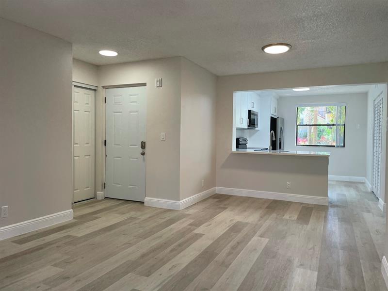 Image 10 of 49 For 5741 Riverside Dr  101-a