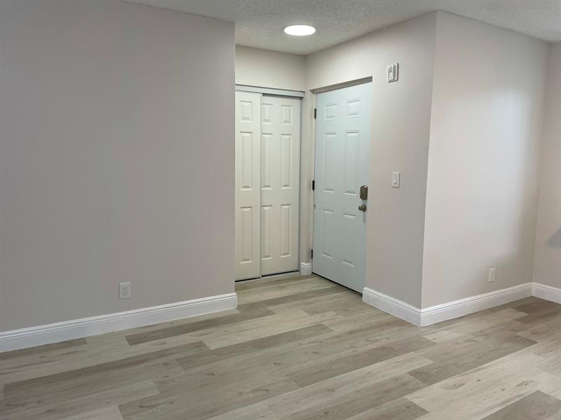 Image 11 of 49 For 5741 Riverside Dr  101-a