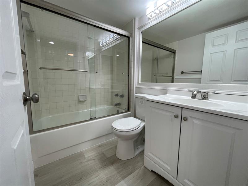 Image 13 of 49 For 5741 Riverside Dr  101-a