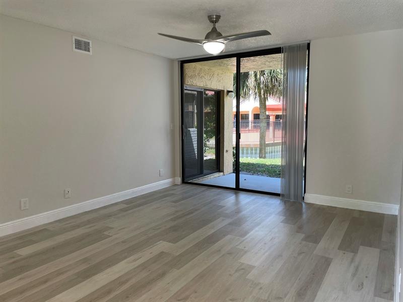 Image 14 of 49 For 5741 Riverside Dr  101-a
