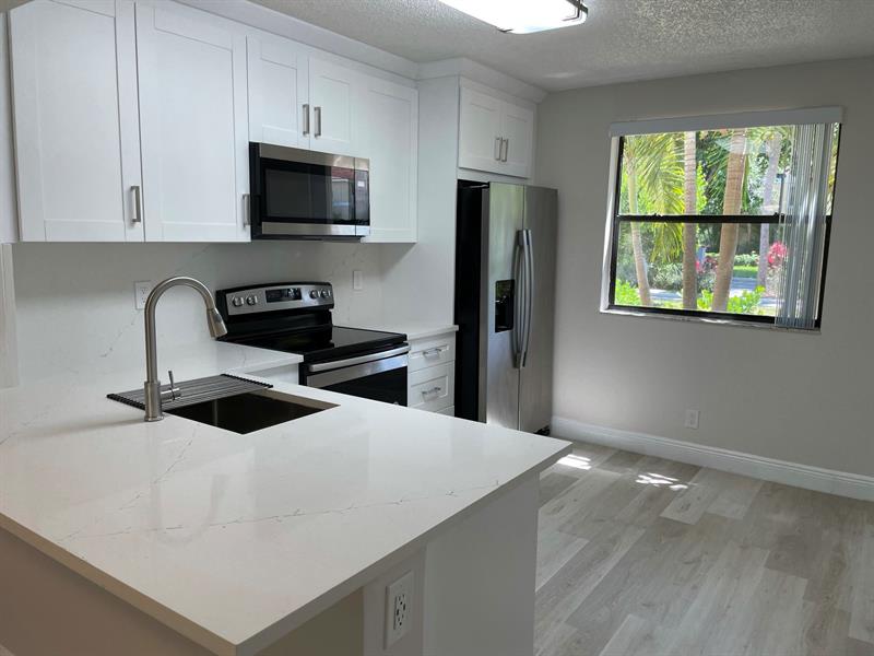 Image 16 of 49 For 5741 Riverside Dr  101-a
