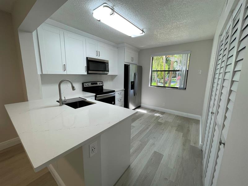 Image 17 of 49 For 5741 Riverside Dr  101-a