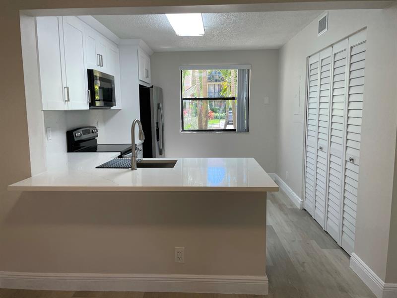 Image 18 of 49 For 5741 Riverside Dr  101-a