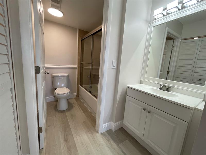 Image 20 of 49 For 5741 Riverside Dr  101-a