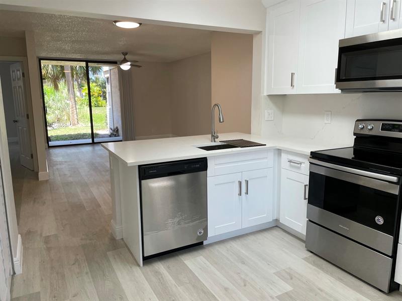Image 21 of 49 For 5741 Riverside Dr  101-a