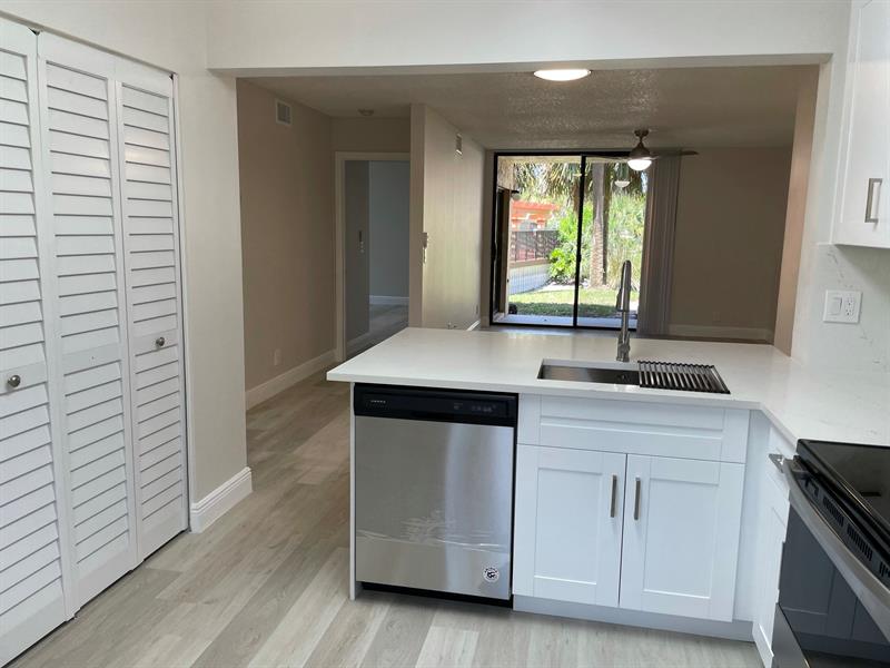 Image 23 of 49 For 5741 Riverside Dr  101-a