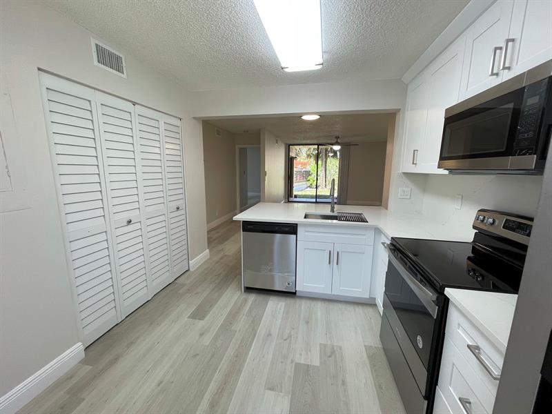 Image 24 of 49 For 5741 Riverside Dr  101-a