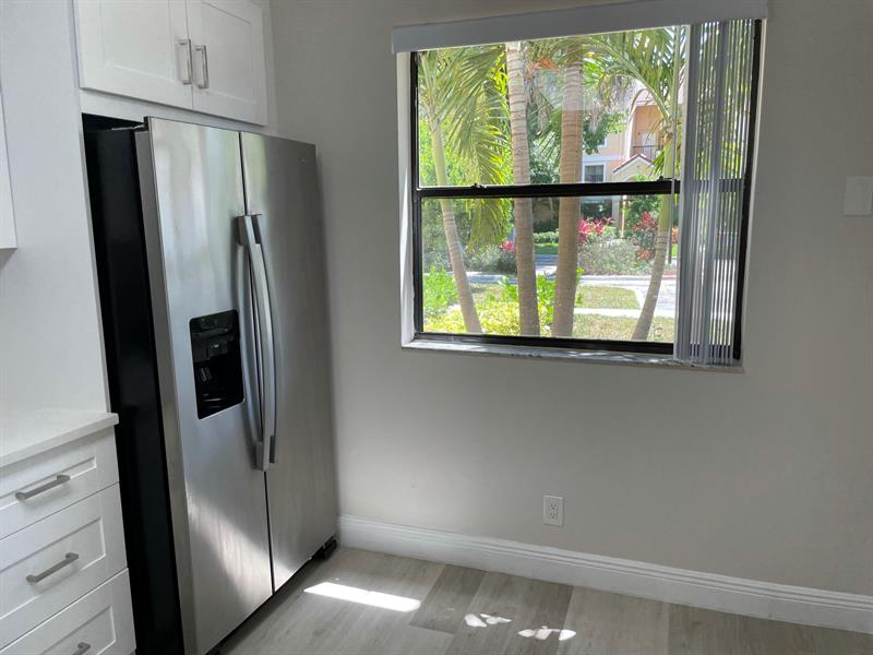 Image 25 of 49 For 5741 Riverside Dr  101-a