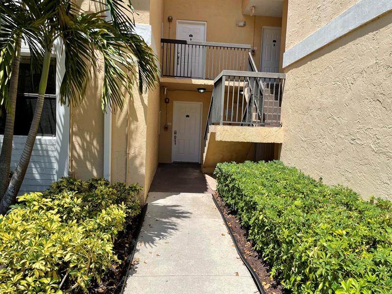 Image 29 of 49 For 5741 Riverside Dr  101-a