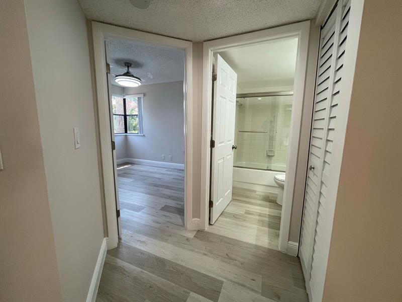 Image 30 of 49 For 5741 Riverside Dr  101-a
