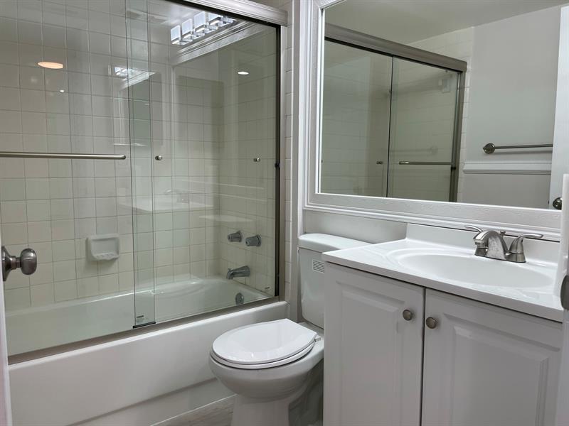 Image 31 of 49 For 5741 Riverside Dr  101-a
