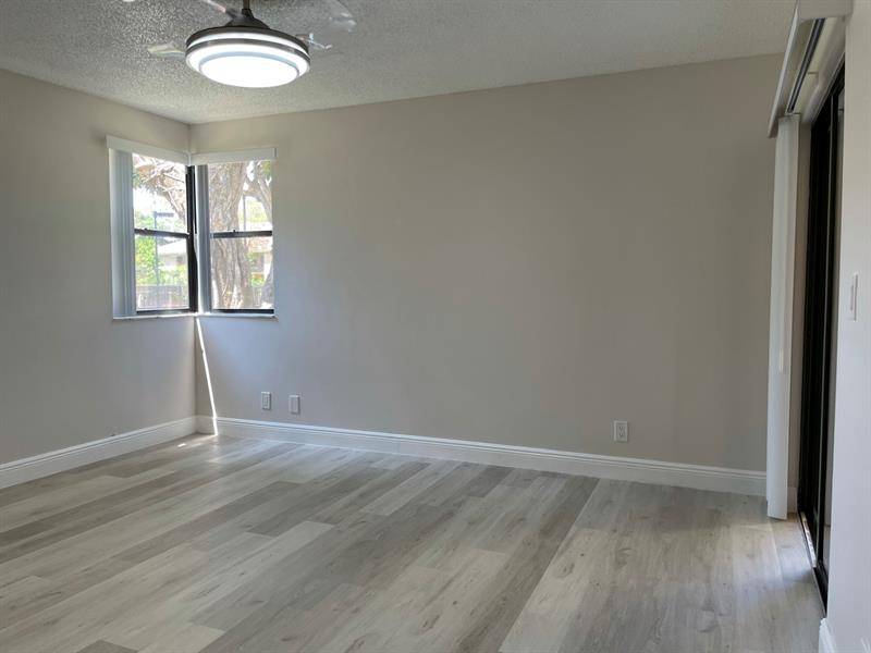 Image 32 of 49 For 5741 Riverside Dr  101-a