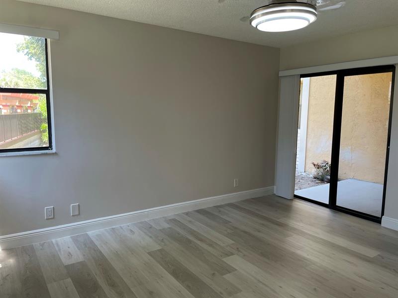 Image 33 of 49 For 5741 Riverside Dr  101-a
