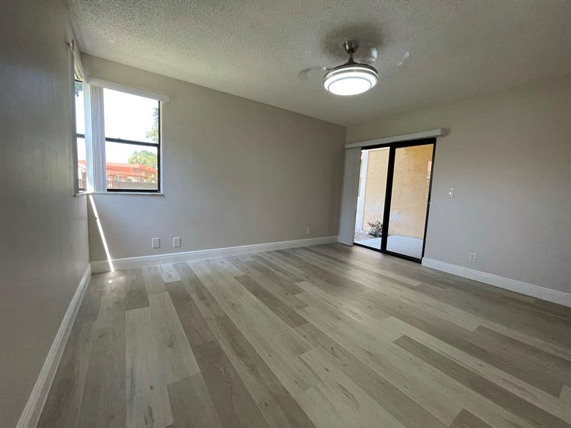 Image 34 of 49 For 5741 Riverside Dr  101-a