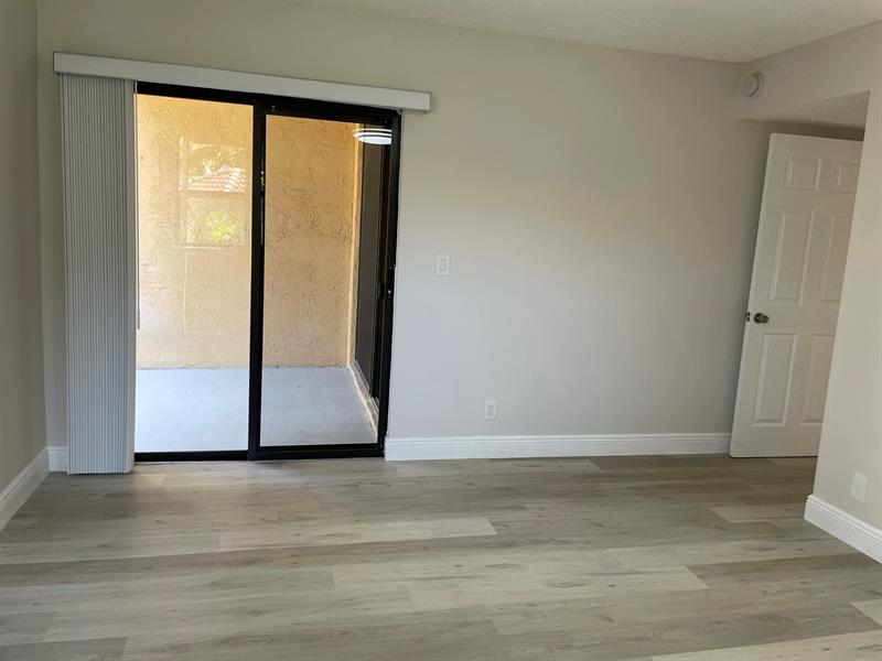 Image 35 of 49 For 5741 Riverside Dr  101-a
