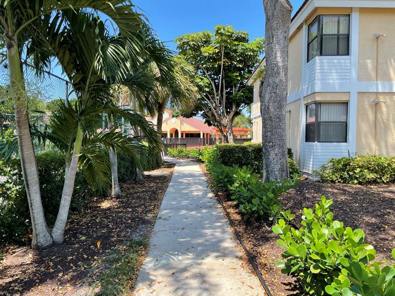 Image 36 of 49 For 5741 Riverside Dr  101-a
