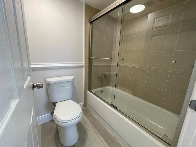 Image 39 of 49 For 5741 Riverside Dr  101-a