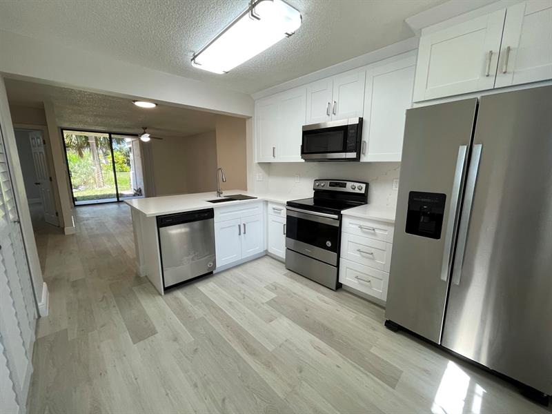 Image 4 of 49 For 5741 Riverside Dr  101-a