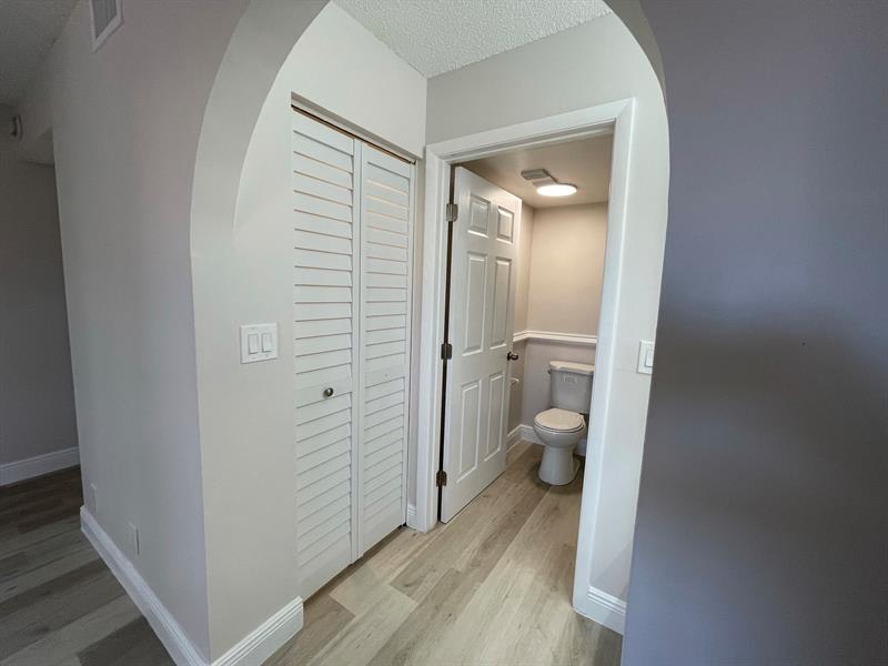Image 42 of 49 For 5741 Riverside Dr  101-a