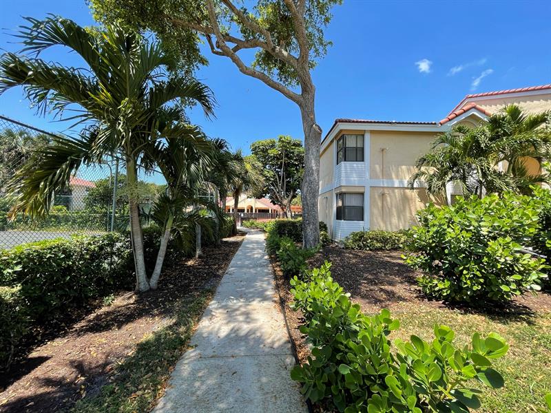 Image 46 of 49 For 5741 Riverside Dr  101-a