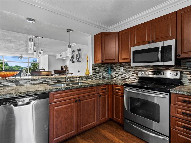 Image 8 of 27 For 4134 Carambola Cir  H403