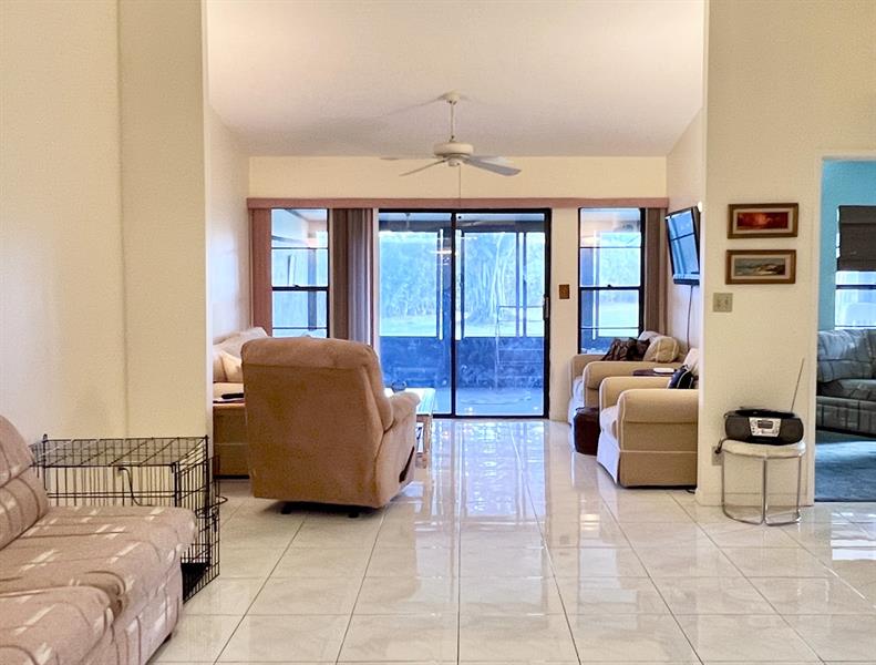 Image 19 of 51 For 10714 Beach Palm Ct  B