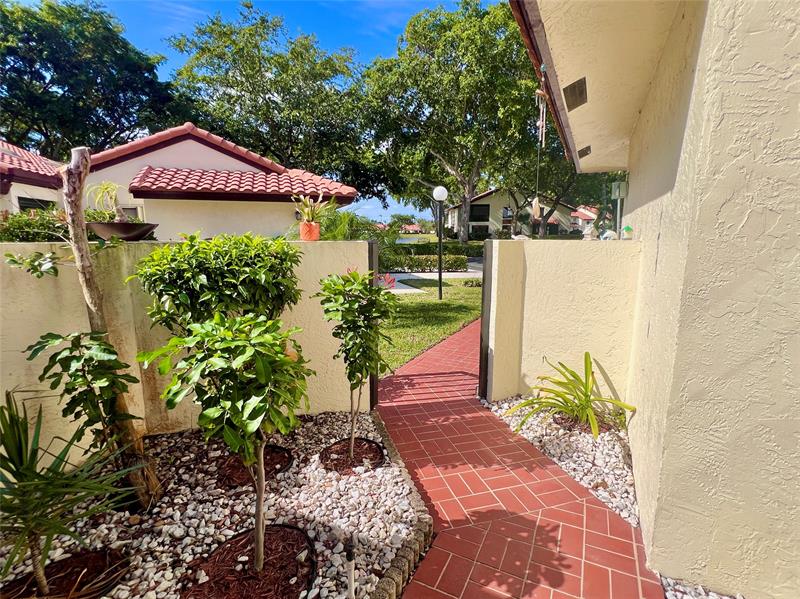 Image 29 of 51 For 10714 Beach Palm Ct  B