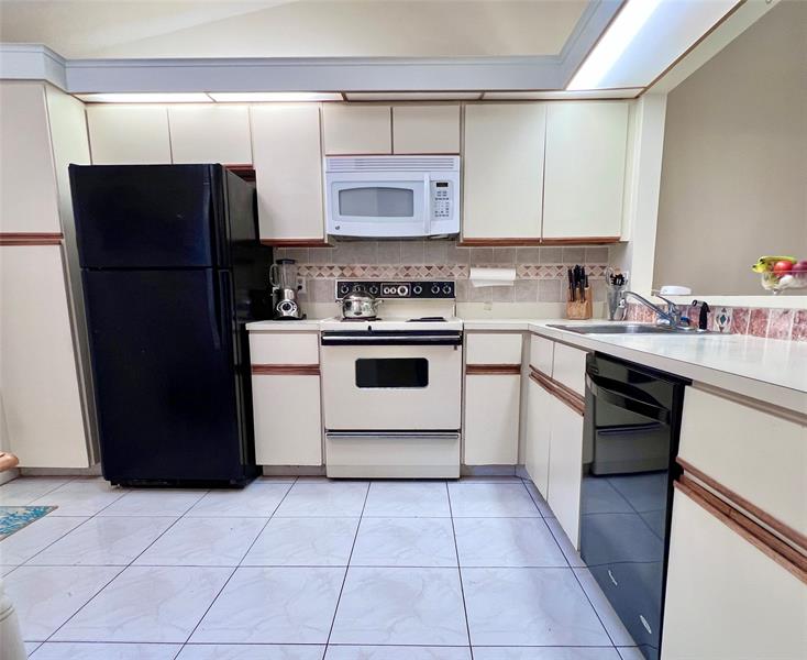 Image 7 of 51 For 10714 Beach Palm Ct  B