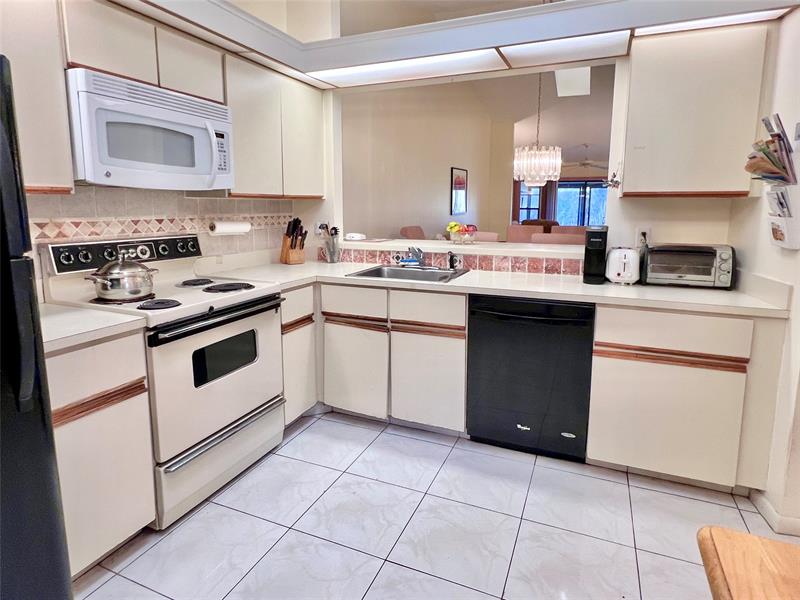 Image 8 of 51 For 10714 Beach Palm Ct  B