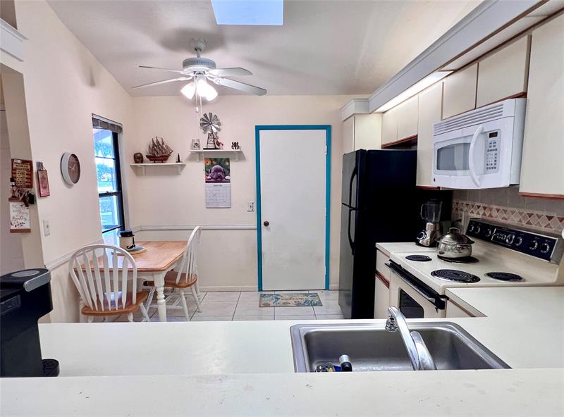 Image 9 of 51 For 10714 Beach Palm Ct  B