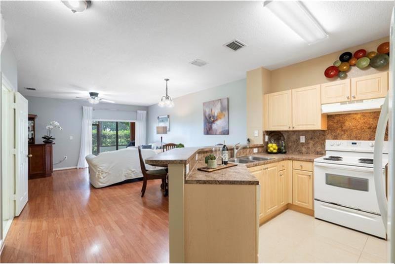 Image 4 of 13 For 8206 Santa Monica Ave  8206