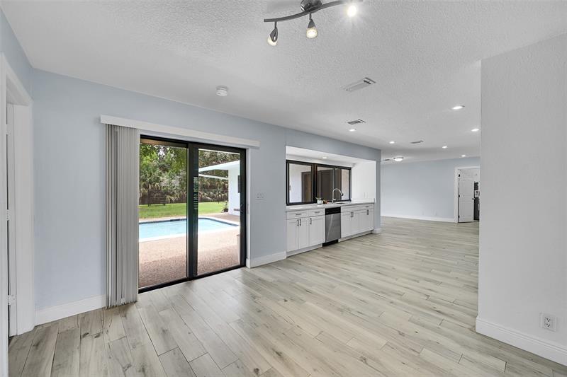 Image 19 of 48 For 9254 13th Pl