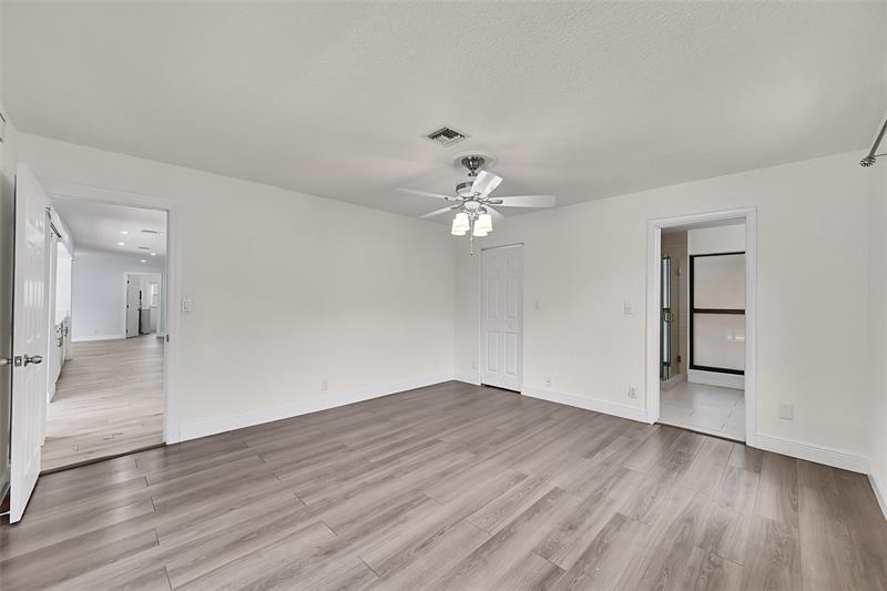 Image 21 of 48 For 9254 13th Pl