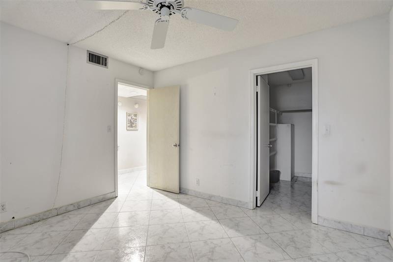 Image 33 of 70 For 1705 Andros Isle B2