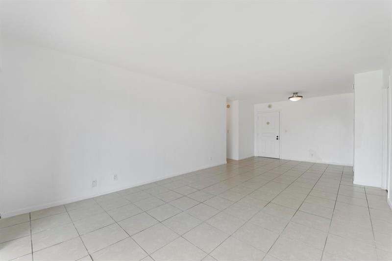 Image 11 of 22 For 1625 10th Ave  508