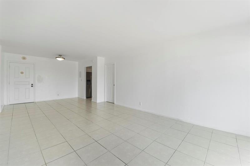 Image 12 of 22 For 1625 10th Ave  508