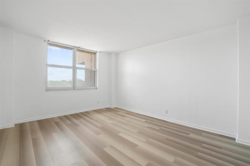 Image 19 of 22 For 1625 10th Ave  508