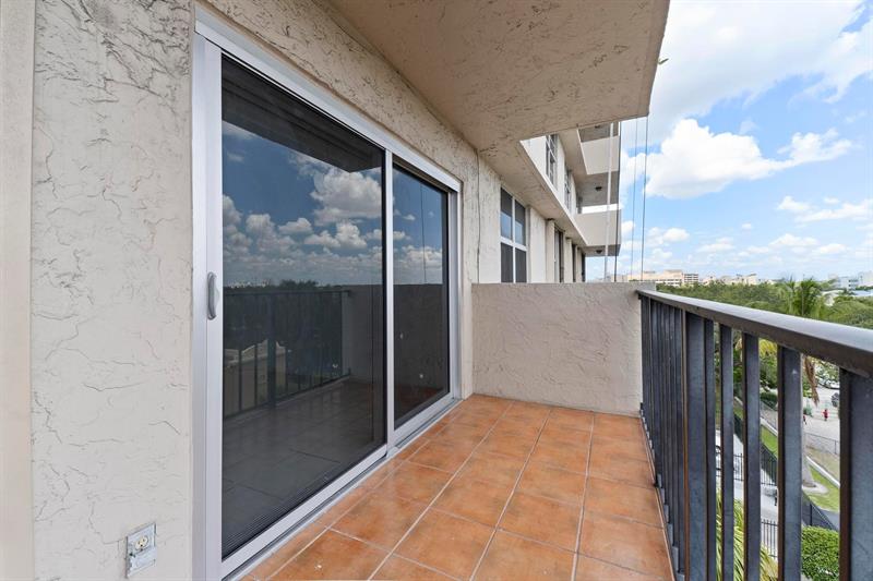 Image 6 of 22 For 1625 10th Ave  508