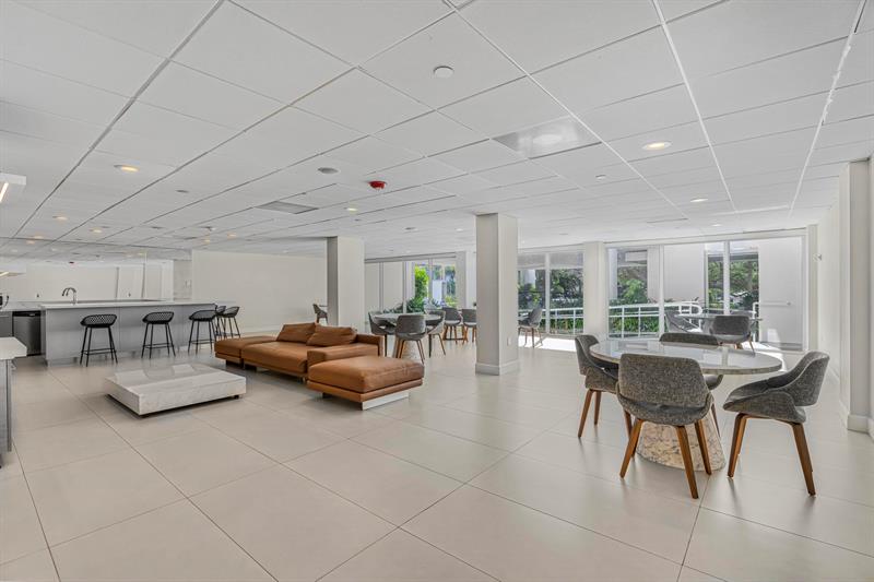 Image 10 of 19 For 155 Ocean Lane Dr  706