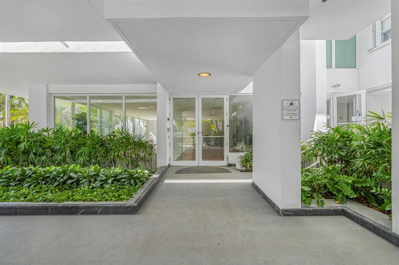 Image 3 of 19 For 155 Ocean Lane Dr  706