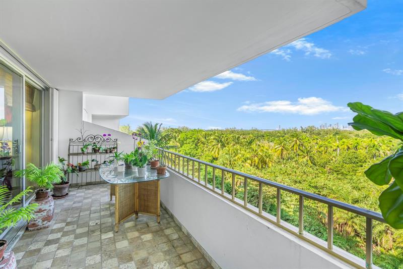 Image 6 of 19 For 155 Ocean Lane Dr  706