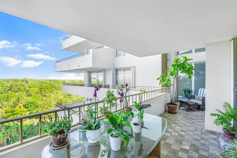 Image 7 of 19 For 155 Ocean Lane Dr  706