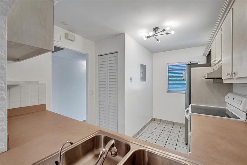 Image 15 of 53 For 9470 Poinciana Pl  308