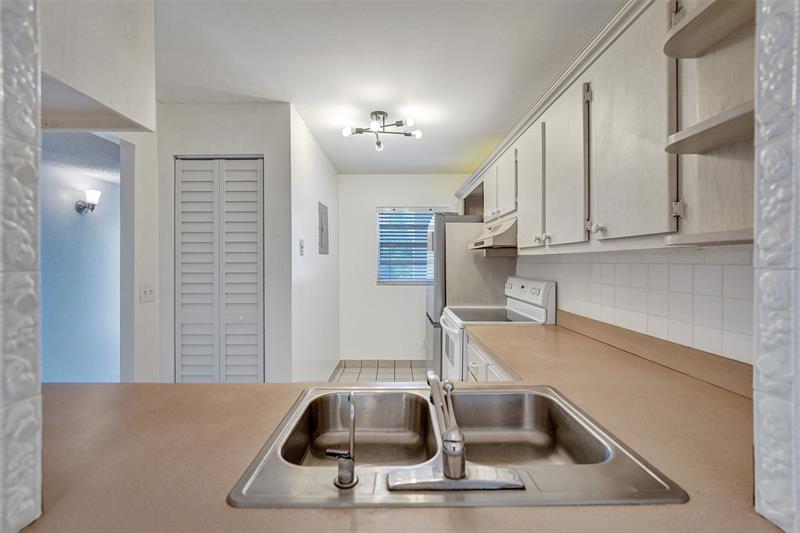 Image 17 of 53 For 9470 Poinciana Pl  308