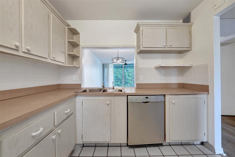 Image 20 of 53 For 9470 Poinciana Pl  308