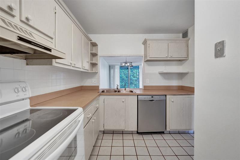 Image 21 of 53 For 9470 Poinciana Pl  308