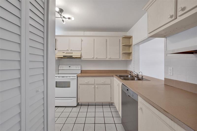 Image 27 of 53 For 9470 Poinciana Pl  308