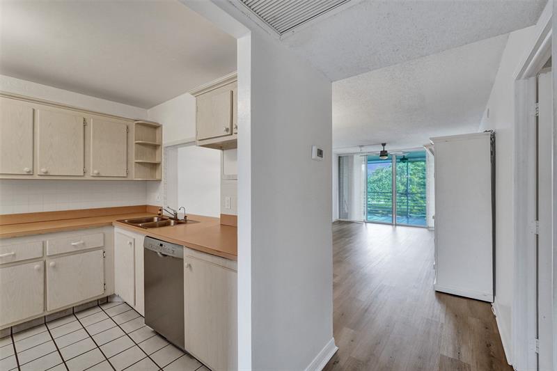 Image 28 of 53 For 9470 Poinciana Pl  308