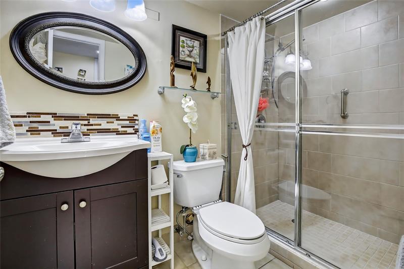 Image 10 of 17 For 211 Hollybrook Dr  107