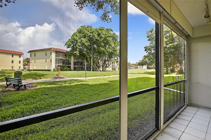 Image 12 of 17 For 211 Hollybrook Dr  107